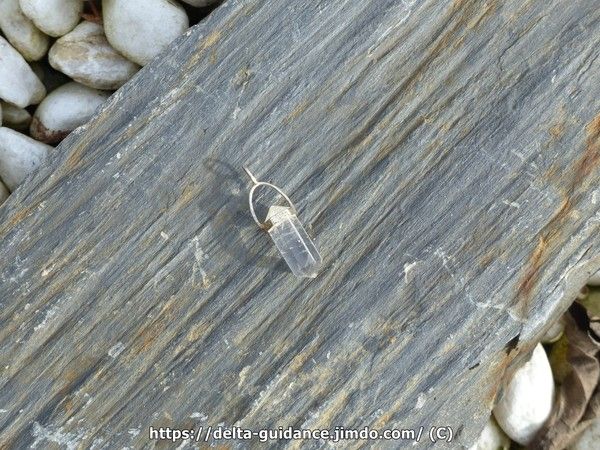 Pendentif Pointe en Cristal de Roche